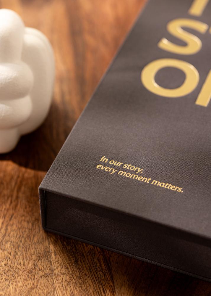 KAILA THE STORY OF US Creme - Coffee Table Photo Album (60 Cierna Sidor)