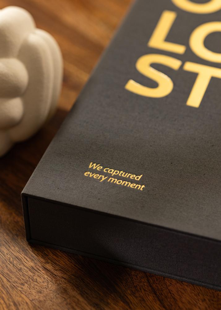 KAILA OUR LOVE STORY Black - Coffee Table Photo Album (60 Cierna Stránky)